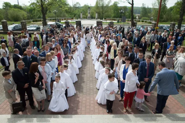 Pierwsza Komunia szkoły prywatnej — zdjęcie 17