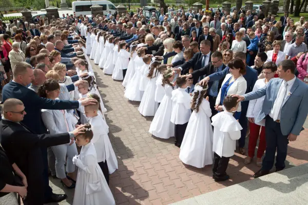 Pierwsza Komunia szkoły prywatnej — zdjęcie 28