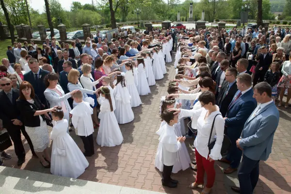 Pierwsza Komunia szkoły prywatnej — zdjęcie 29