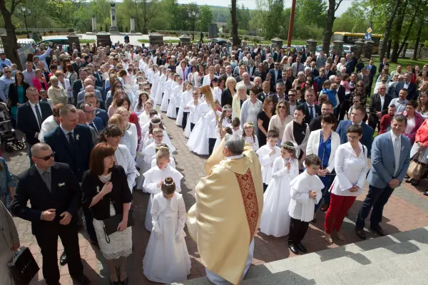 Pierwsza Komunia szkoły prywatnej — zdjęcie 33