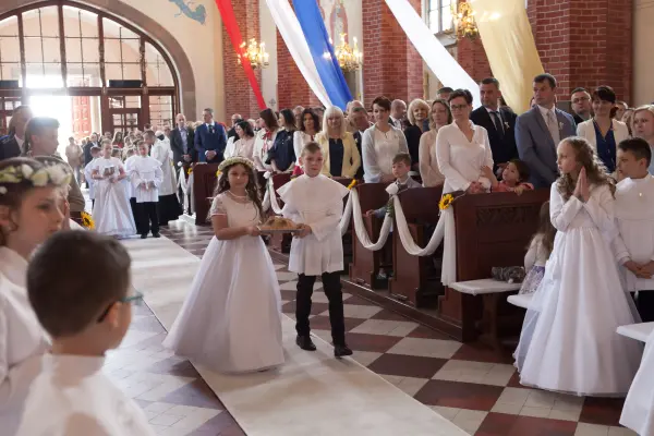 Pierwsza Komunia szkoły prywatnej — zdjęcie 36