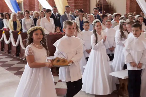 Pierwsza Komunia szkoły prywatnej — zdjęcie 37