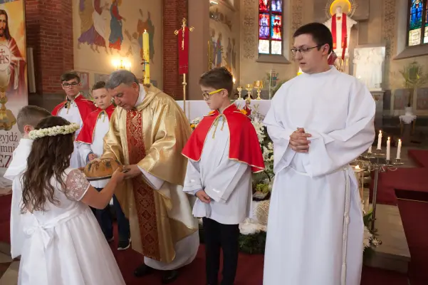 Pierwsza Komunia szkoły prywatnej — zdjęcie 38