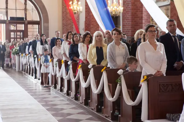 Pierwsza Komunia szkoły prywatnej — zdjęcie 41
