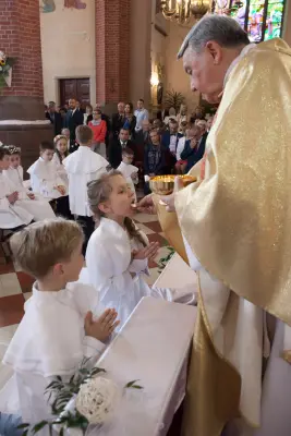 Pierwsza Komunia szkoły prywatnej — zdjęcie 44