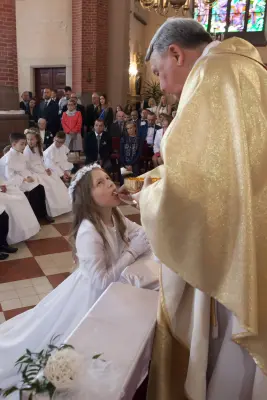 Pierwsza Komunia szkoły prywatnej — zdjęcie 48