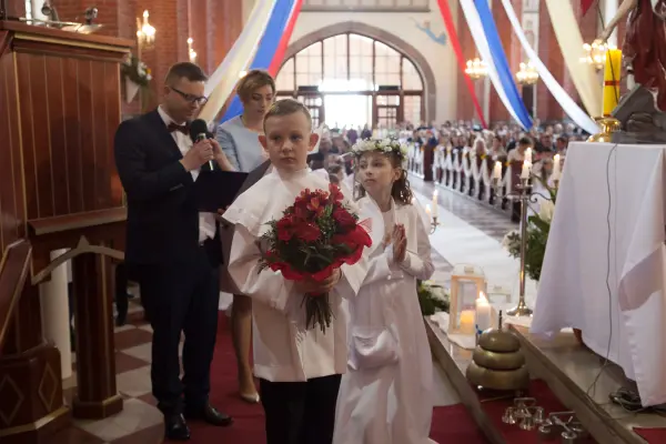 Pierwsza Komunia szkoły prywatnej — zdjęcie 65