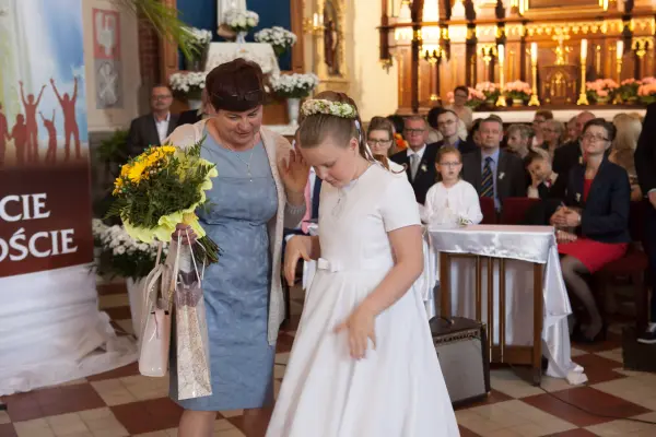 Pierwsza Komunia szkoły prywatnej — zdjęcie 73