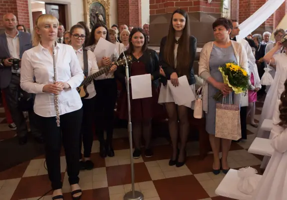 Pierwsza Komunia szkoły prywatnej — zdjęcie 76