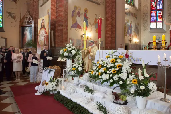 Pierwsza Komunia szkoły prywatnej — zdjęcie 77