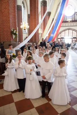 Pierwsza Komunia szkoły prywatnej — zdjęcie 78