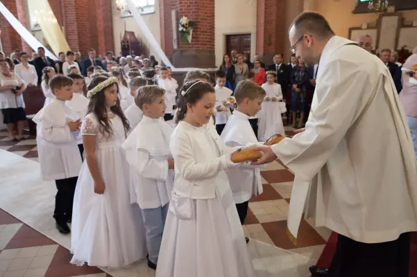 Pierwsza Komunia szkoły prywatnej — zdjęcie 84