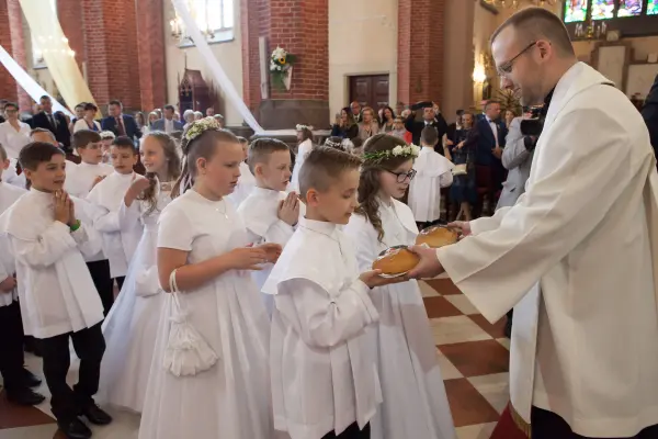 Pierwsza Komunia szkoły prywatnej — zdjęcie 88